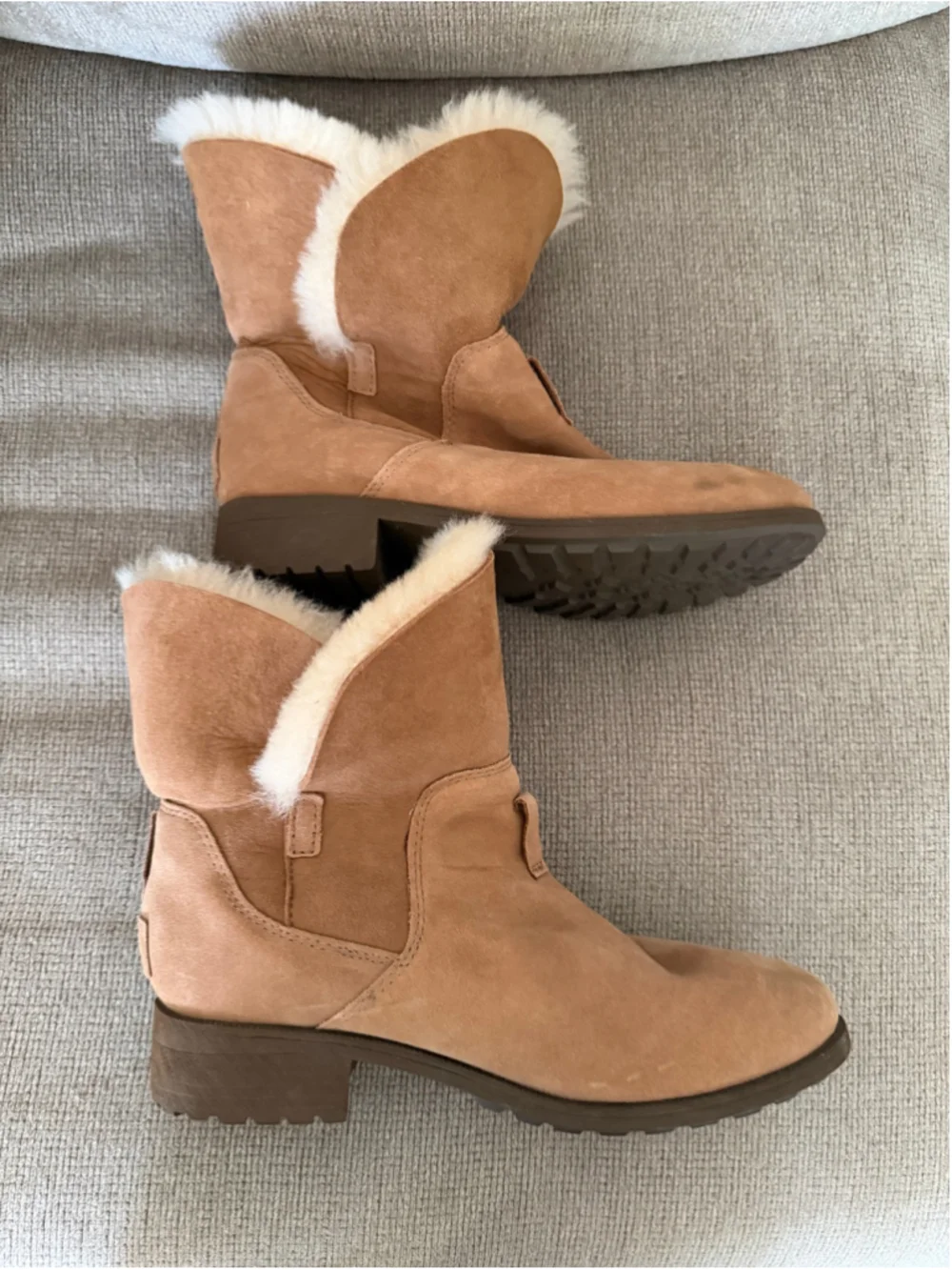 UGG Women’s Suede Shearling Fold Over Ankle Boots Chestnut Brown Size 9